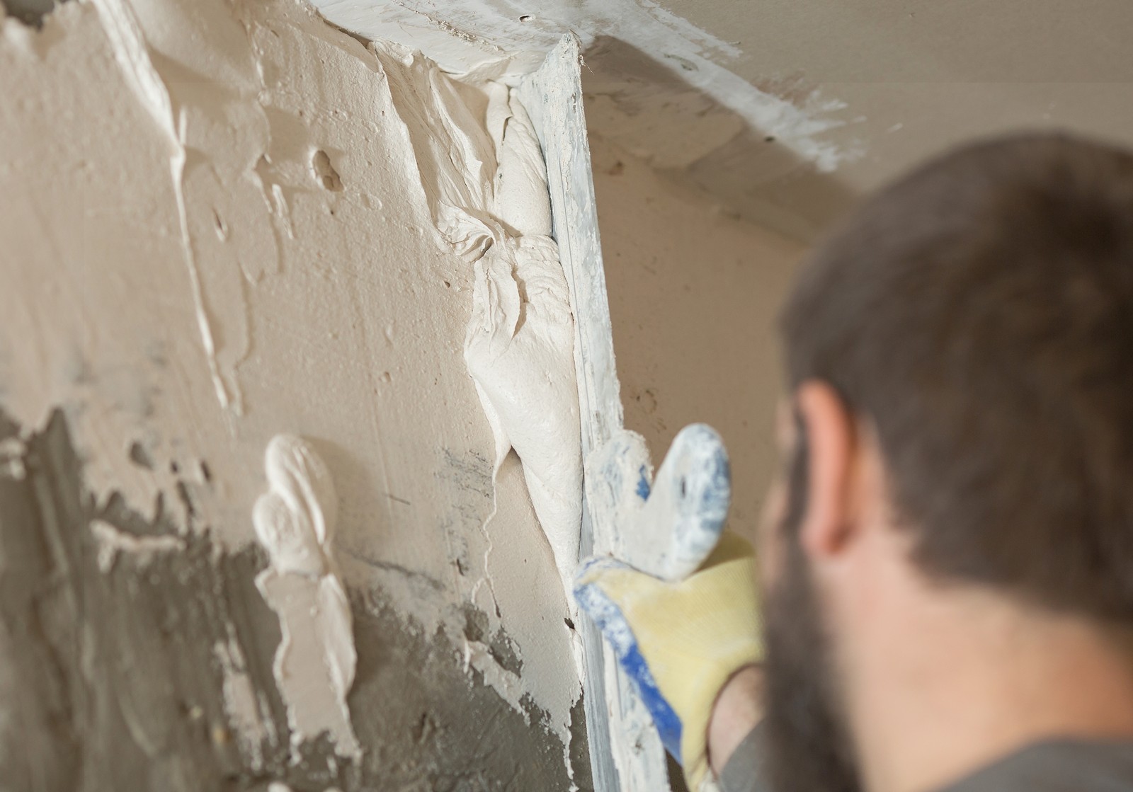 The Process Of Smearing Plaster Mortar Putty With 2023 11 27 05 31 38 Utc